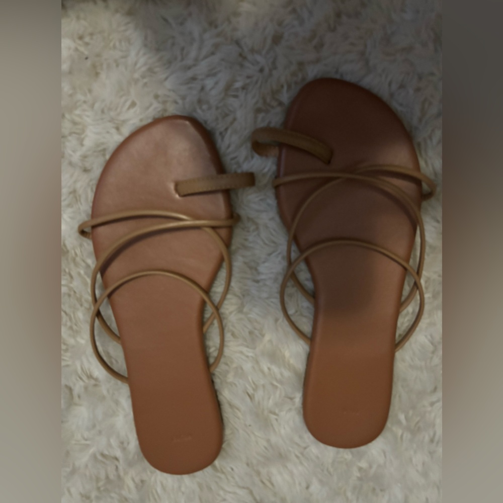 Strappy Flat Sandals, Women’s 7